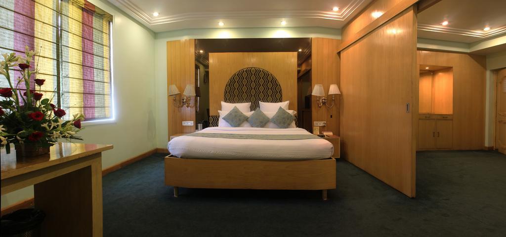 Hotel Grand International Rāipur 外观 照片