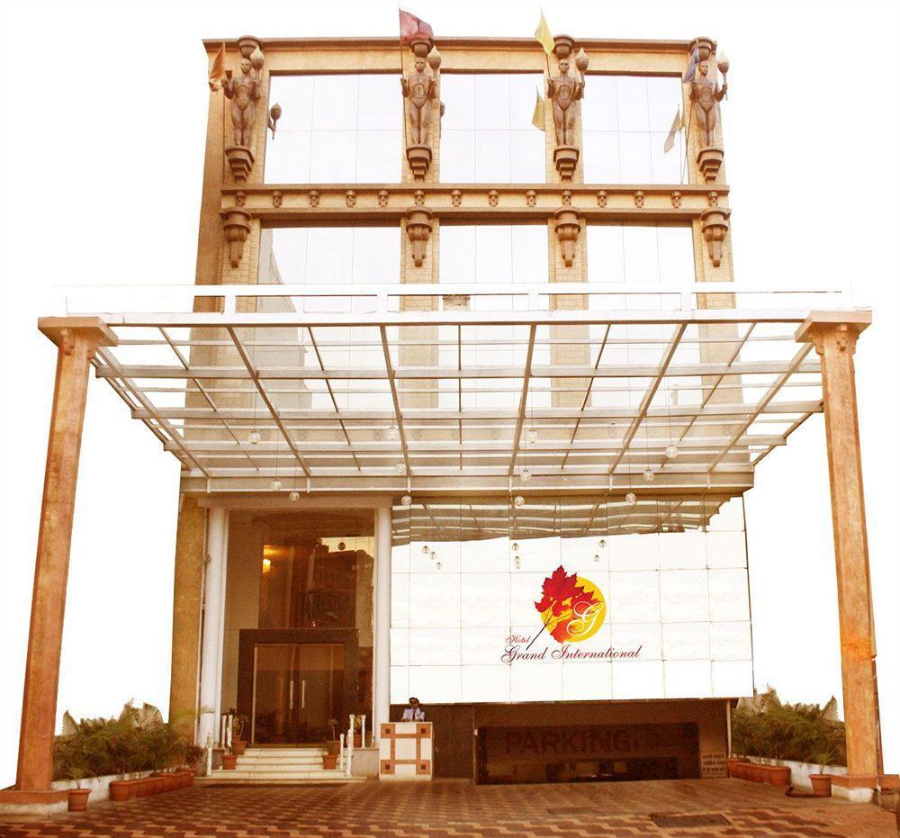 Hotel Grand International Rāipur 外观 照片
