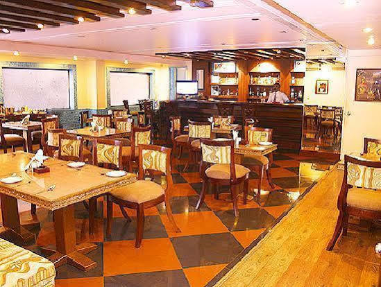 Hotel Grand International Rāipur 外观 照片