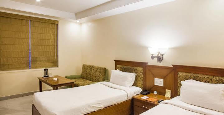 Hotel Grand International Rāipur 外观 照片