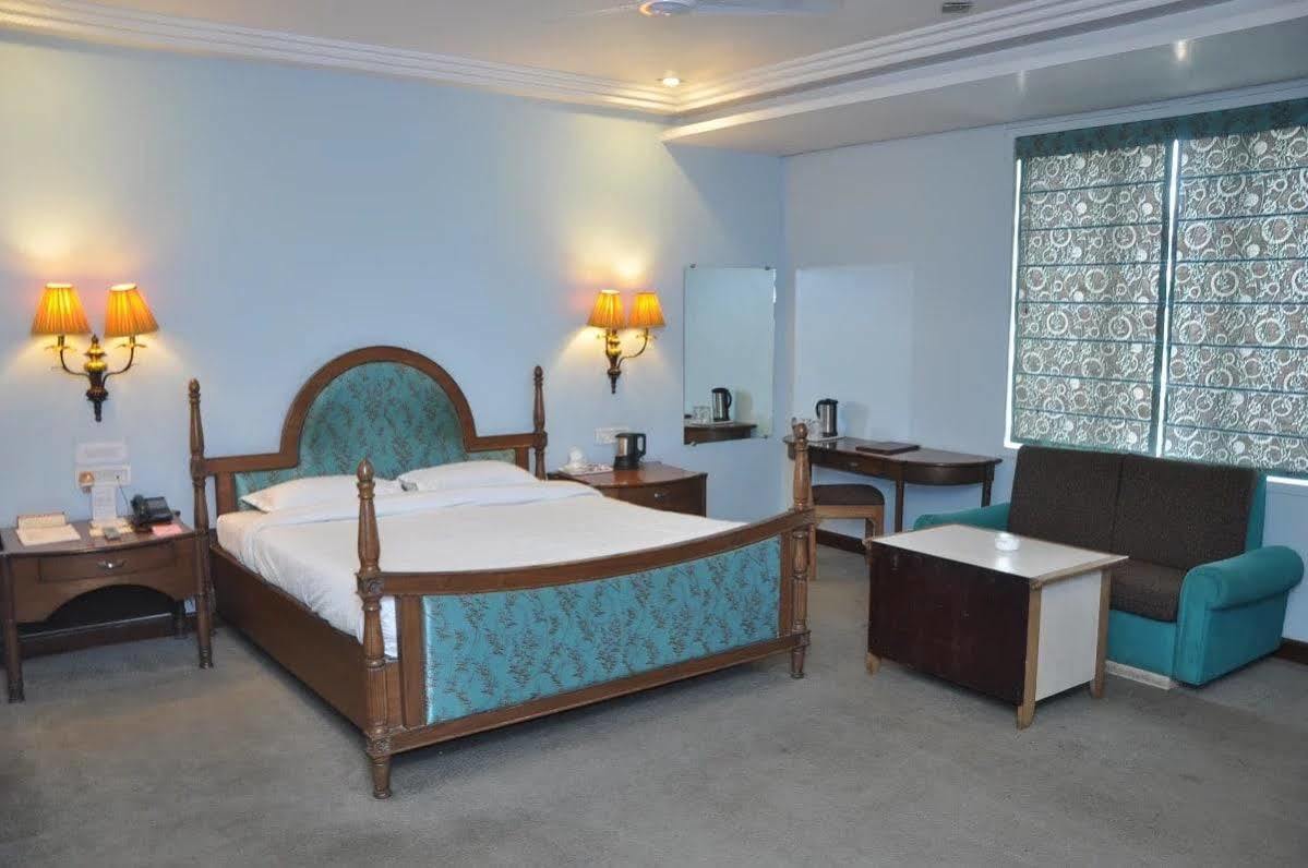 Hotel Grand International Rāipur 外观 照片