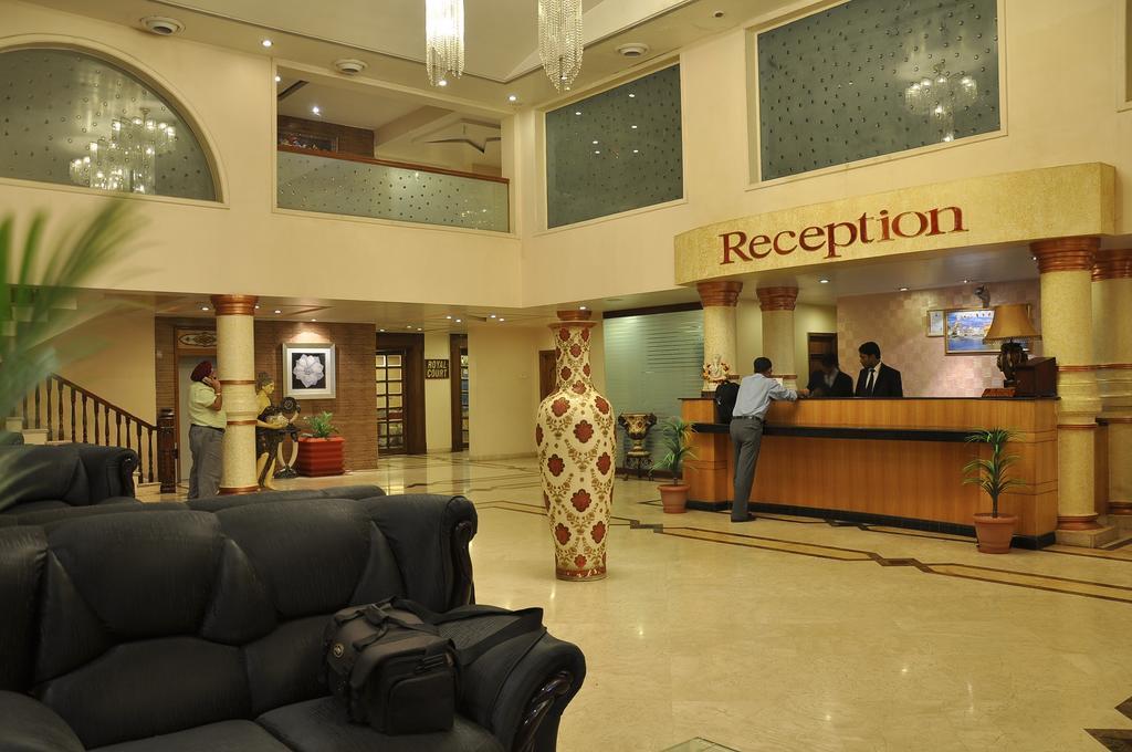 Hotel Grand International Rāipur 外观 照片