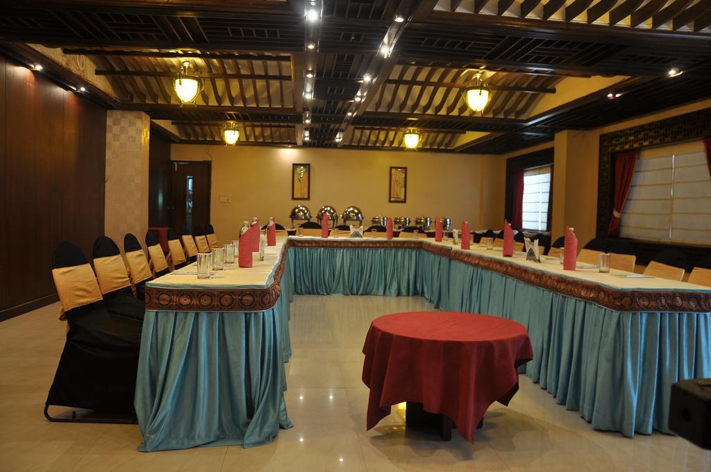 Hotel Grand International Rāipur 外观 照片