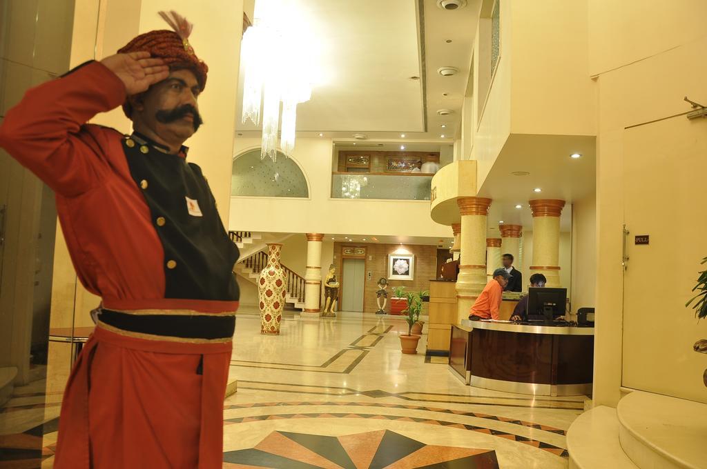 Hotel Grand International Rāipur 外观 照片